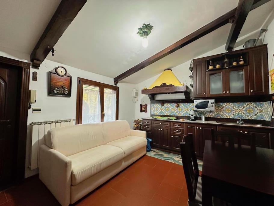 Free Parking La Bianca Neve Cottage Castel Di Sangro Luaran gambar